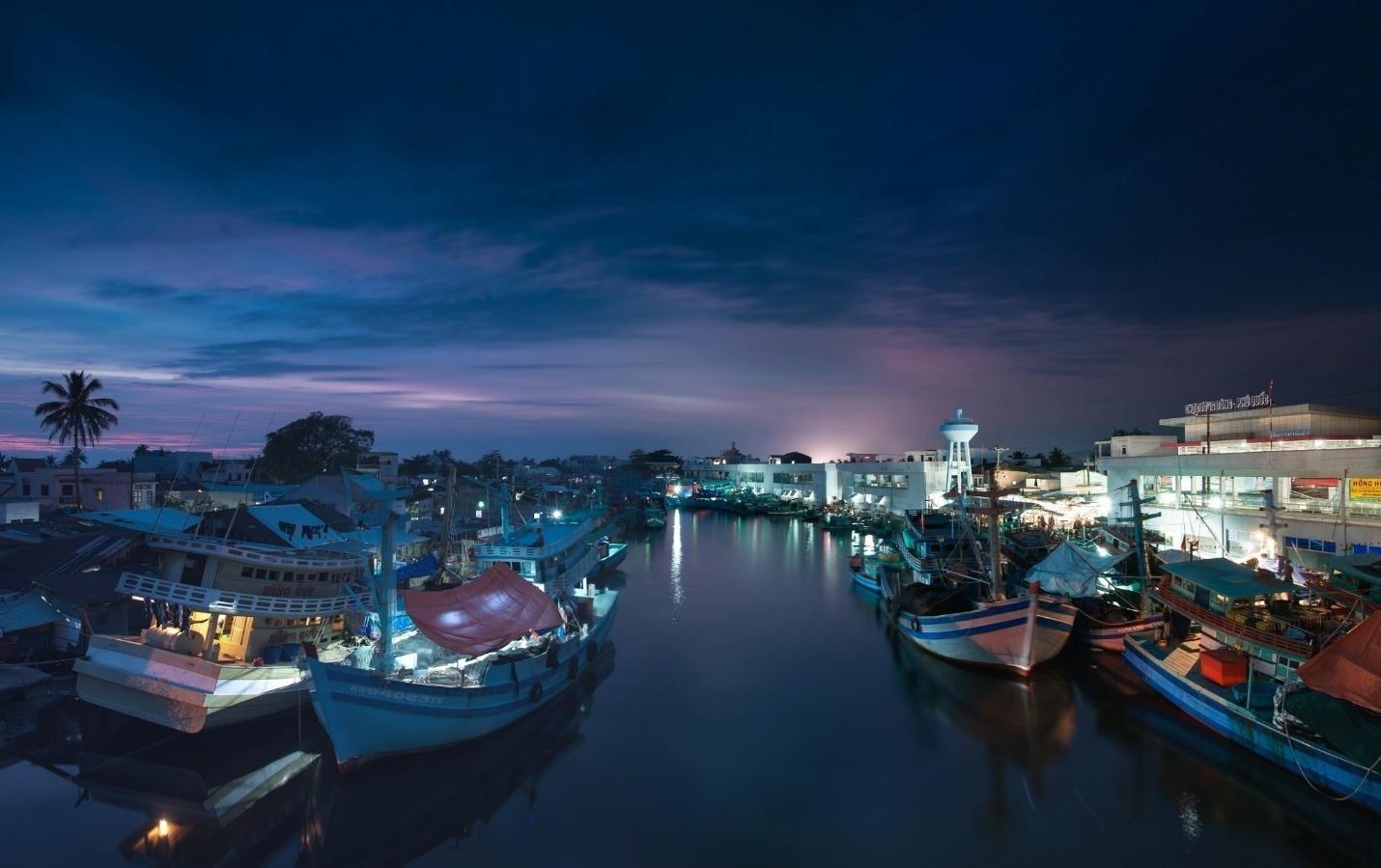 With a beautiful natural environment of azure sea and verdant hills, Phu Quoc is the perfect place for discovery.