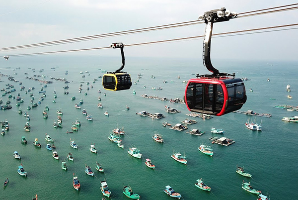 three-way cable car